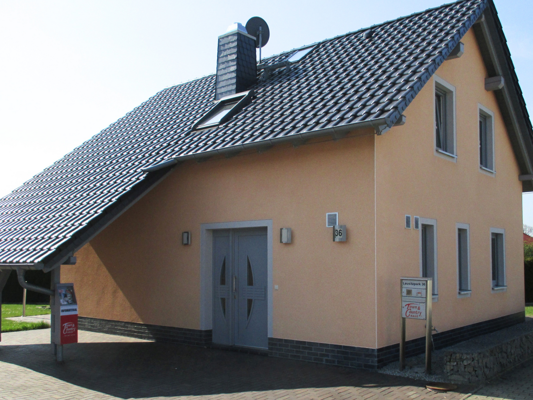 Eingang Musterhaus in Cottbus Groß Gaglow Baugesellschaft Brechel