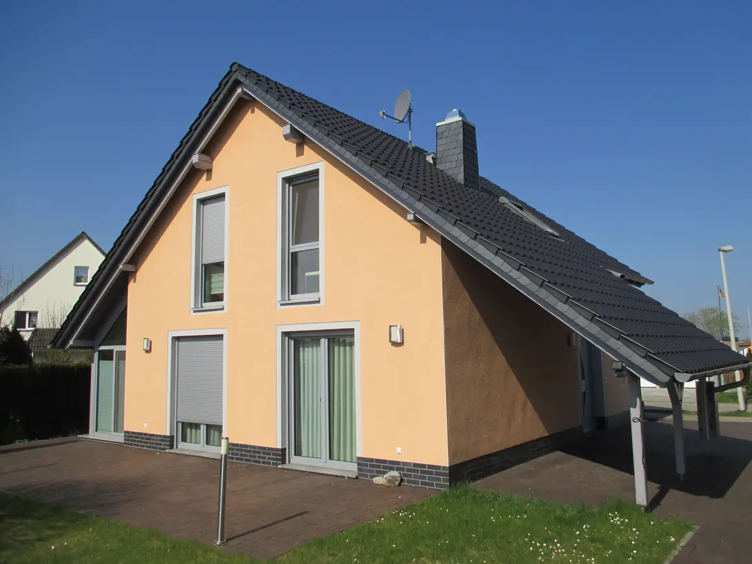 Musterhaus in Cottbus von der Baugesellschaft Brechel – Einfamilienhaus in Massivbauweise