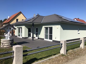 Bungalow 128 als Musterhaus der Baugesellschaft Brechel in Großkoschen bei Senftenberg